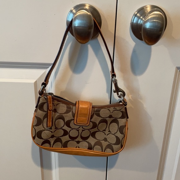 Mini Coach bag, has some wear inside, outside is in great condition. - Picture 2 of 6